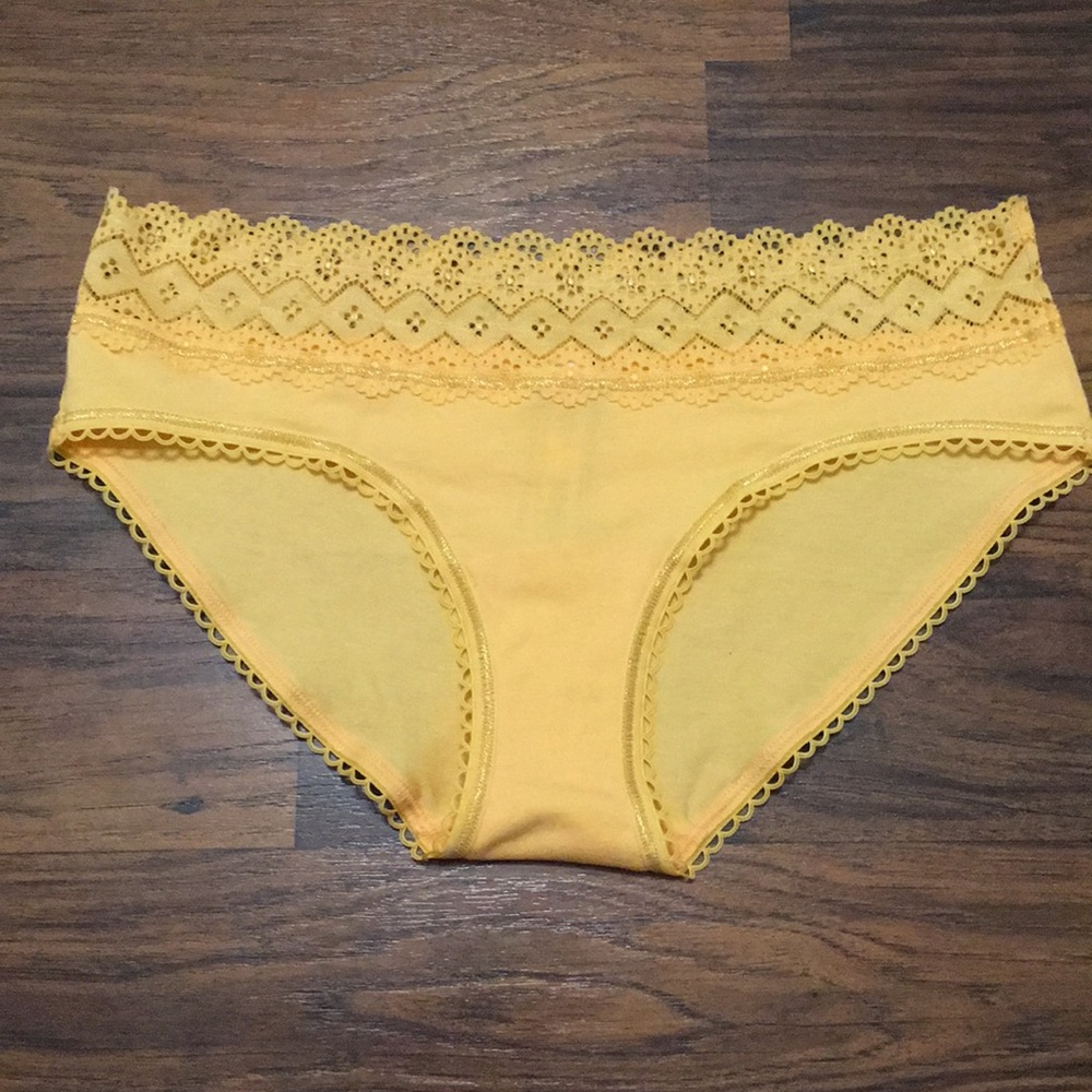 NWT VS Yellow Lace-Waist Hiphugger, S